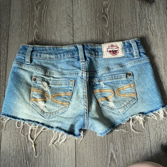 Distressed denim jean shorts - Picture 2 of 2